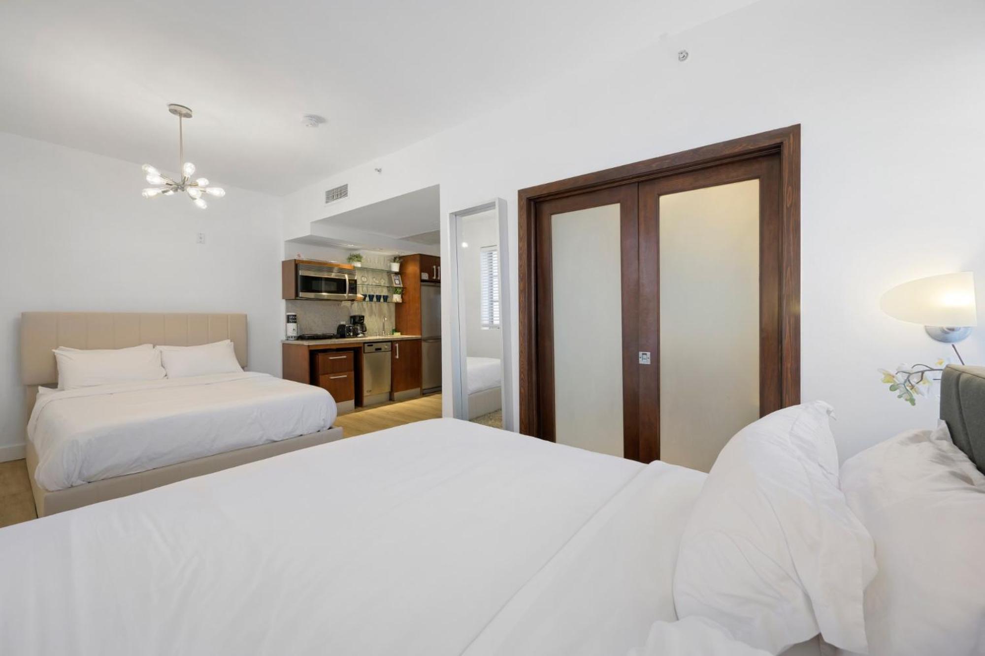 Ocean Drive Apartments With Rooftop Pool, South Beach, Miami 마이애미 비치 외부 사진
