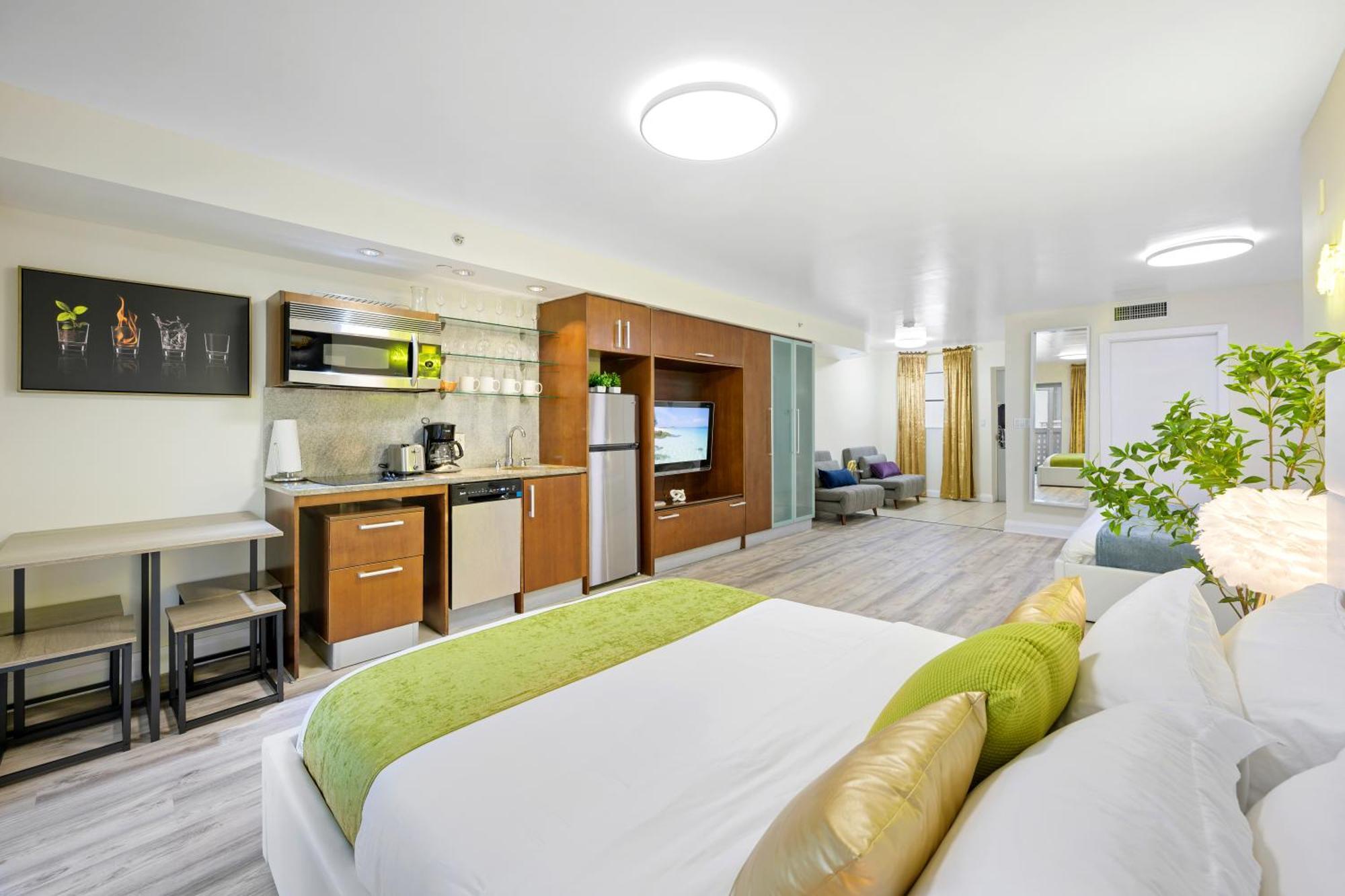 Ocean Drive Apartments With Rooftop Pool, South Beach, Miami 마이애미 비치 외부 사진